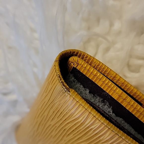 Louis Vuitton Vintage Epi Leather Porte Tresor Wallet - Picture 5 of 15